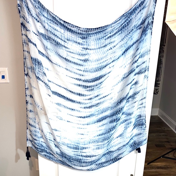 Hollister Tie Dye Square Scarf - Picture 5 of 7
